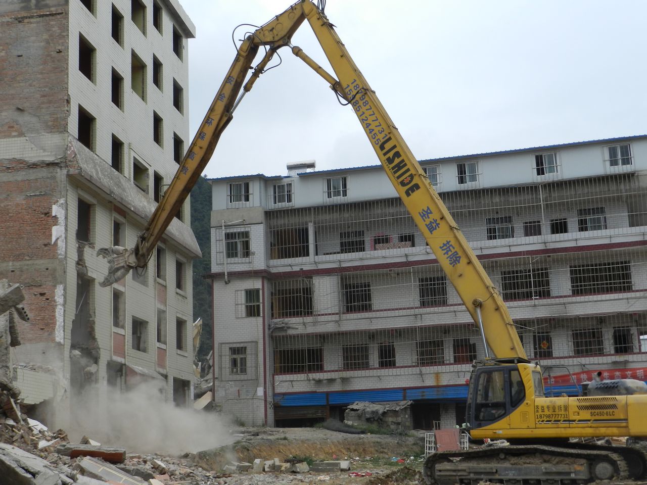 挖掘機(jī)拆樓臂、三段式加長(zhǎng)臂、挖掘機(jī)拆樓臂廠家