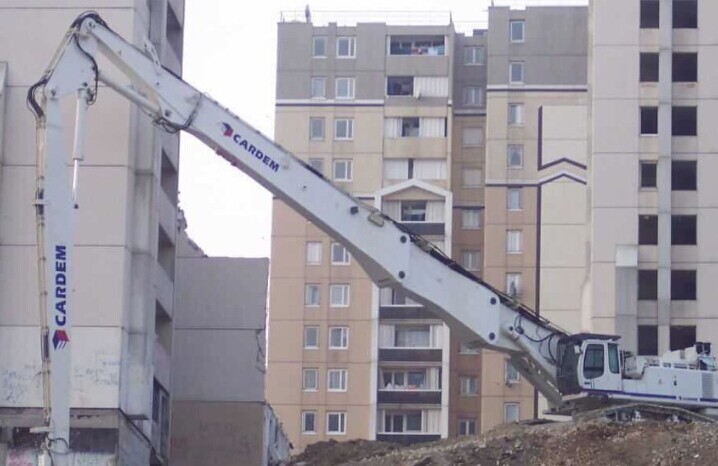挖掘機拆樓臂.jpg